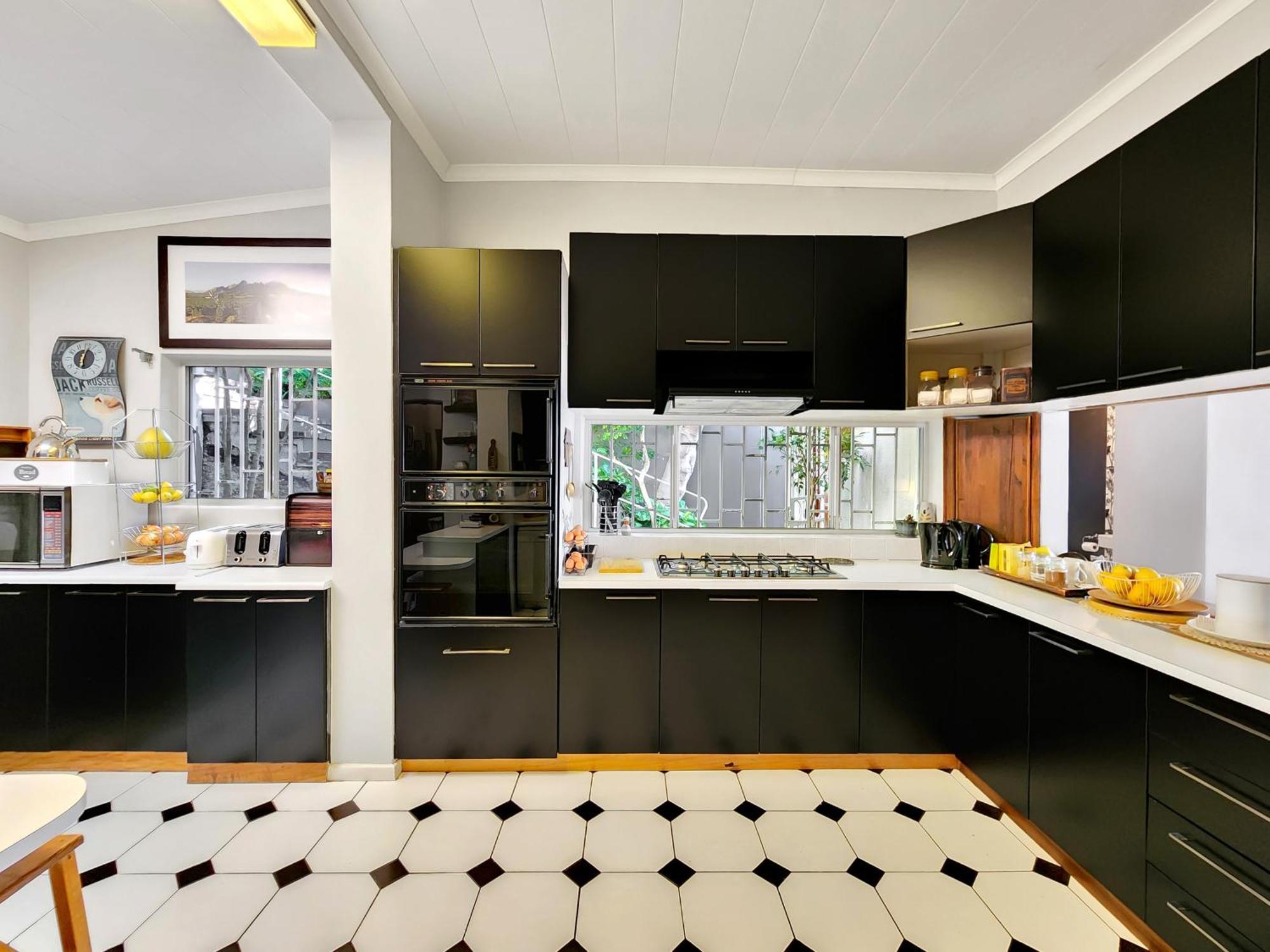Bluegum Hill Guesthouse & Apartments เคปทาวน์ ภายนอก รูปภาพ